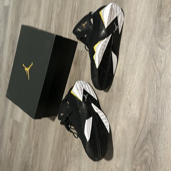 Only worn once-brand new perfect condition-please ask if you have any questions - Picture 2 of 4